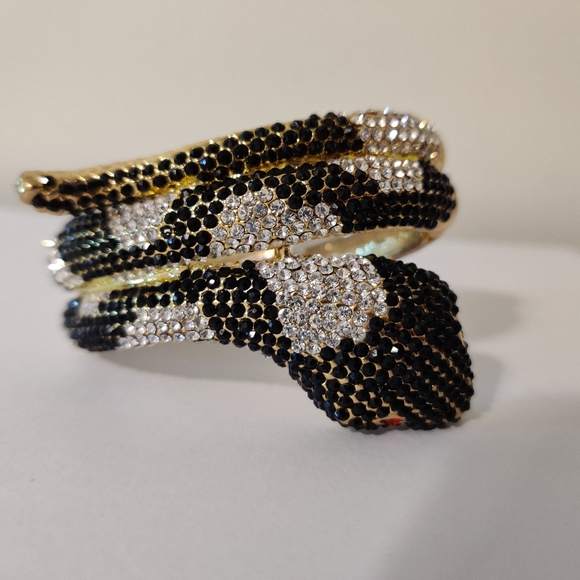 Vintage Dramatic Snake Hinged Cuff Bracelet - Picture 16 of 16